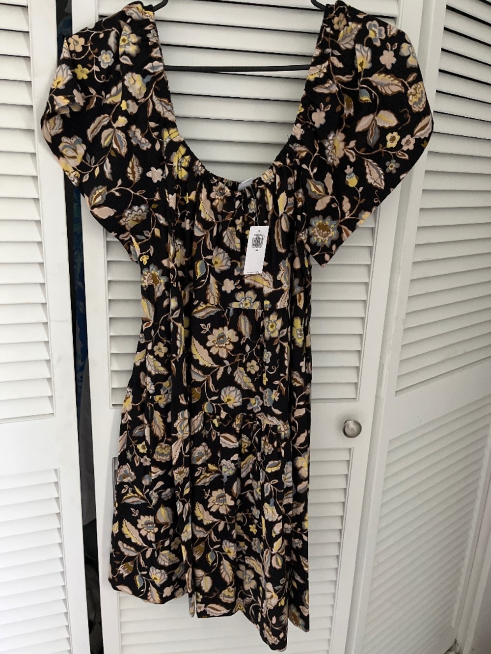 Old Navy Floral Dress , Size XS ! NWT! Never been worn!
